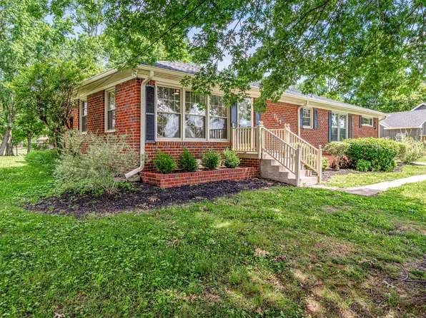 1117 Peninsula Dr, Gallatin, TN 37066