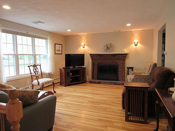 2nd image of 19 Sun Valley Dr