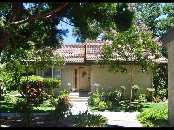 46 Meadowlark Ln, Oak Park, CA 91377