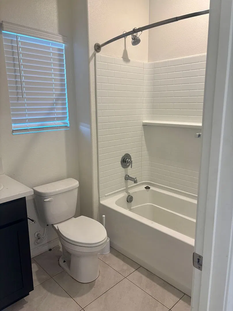 Sprawling 4/3 Newer Build Roseville Beauty! See ad for viewings! — Photo 3