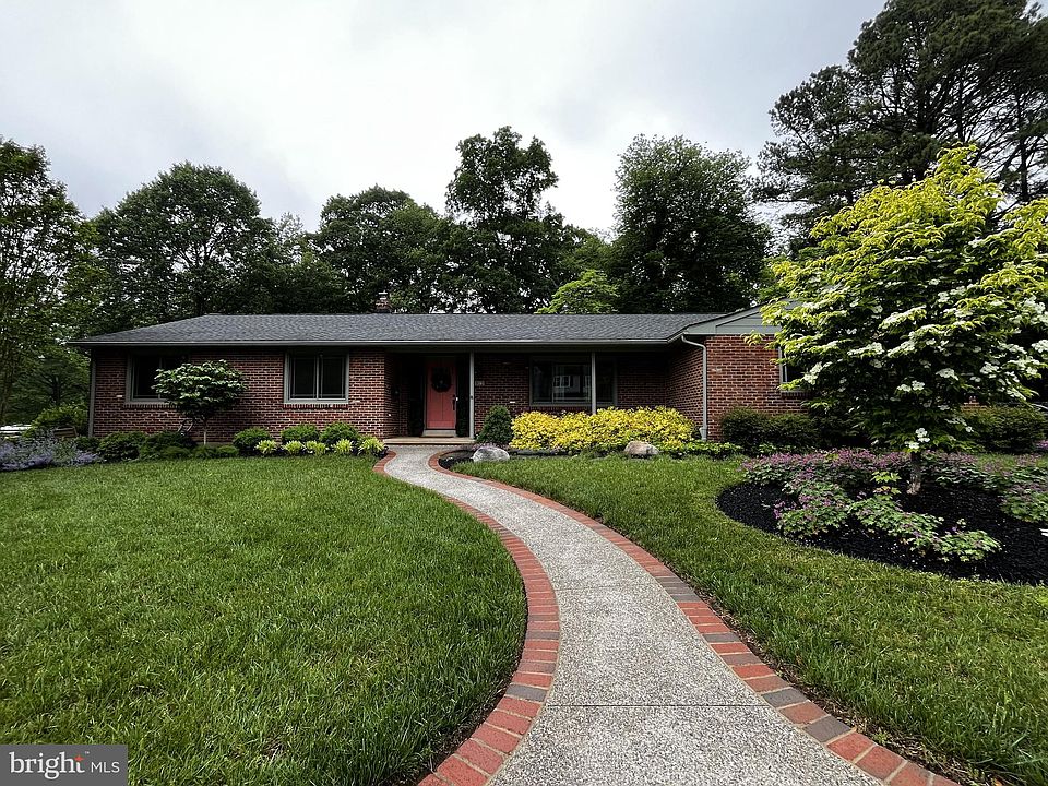 2nd image of 803 Cambridge Dr