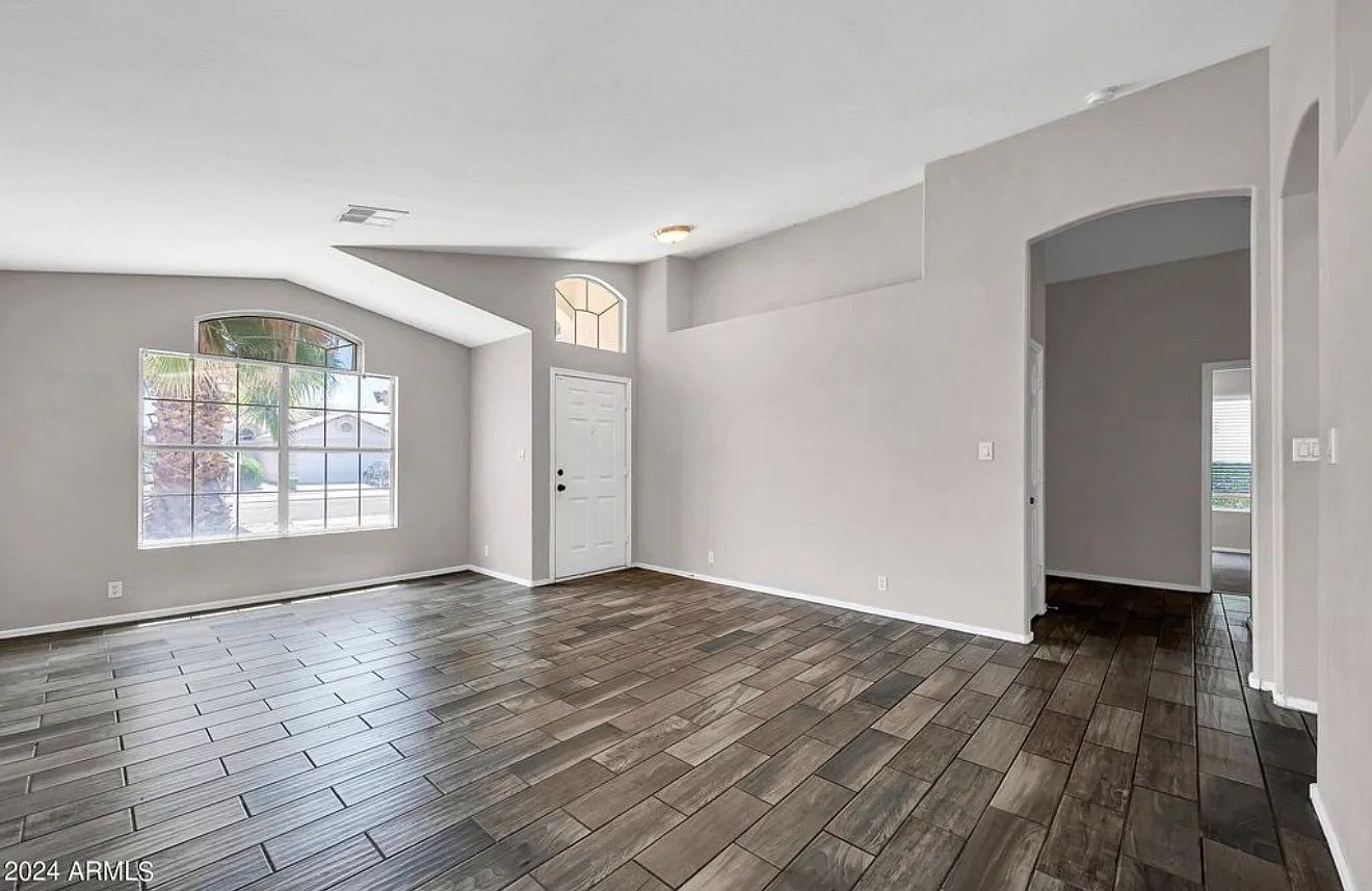 3 bed, 1812 sqft, $2,450 — Photo 4