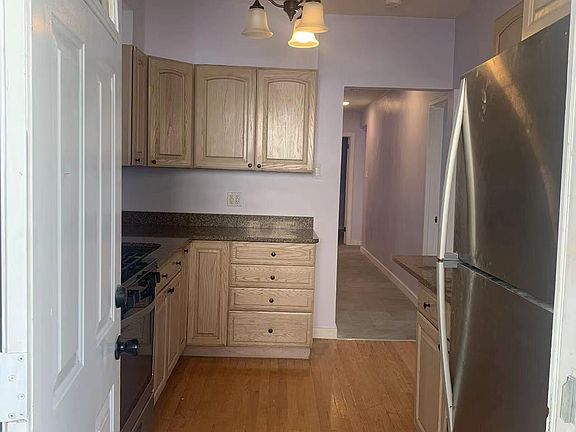 3rd image of 950 Hollywood Ave Floor 1