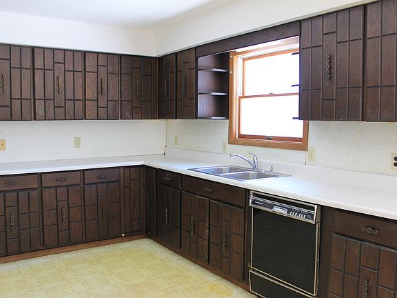 2nd image of 1838 Lakeshore Dr