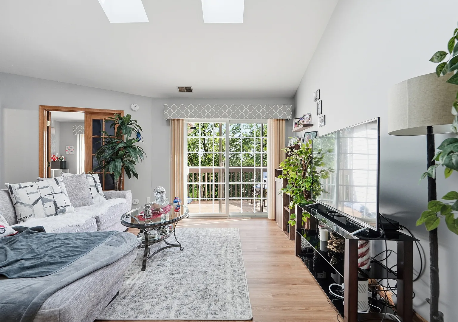 2 bed, 1384 sqft, $2,600 — Photo 3