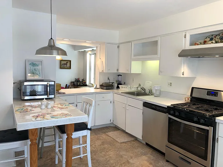 30 Phelps Ave — Photo 9
