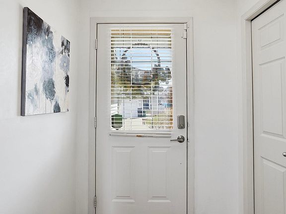 4th image of 287 Macewan Rd SW #80