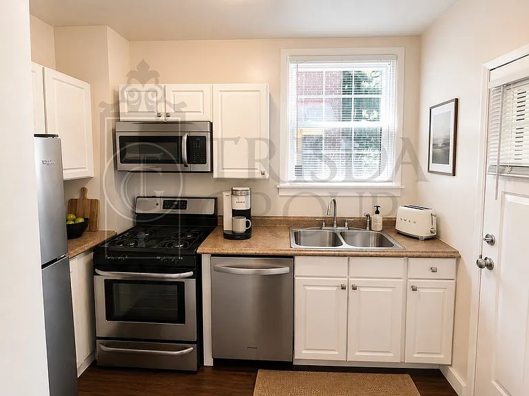 468 Belonda St — Photo 10