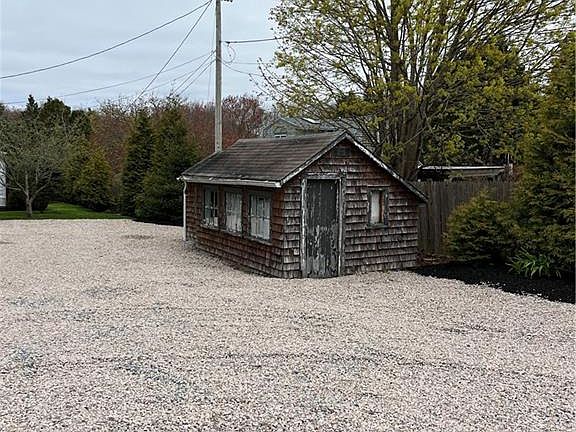 2nd image of 202 Old Mill Ln