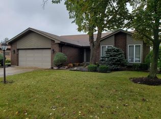 231 Arrowwood Dr, Northbrook, IL 60062