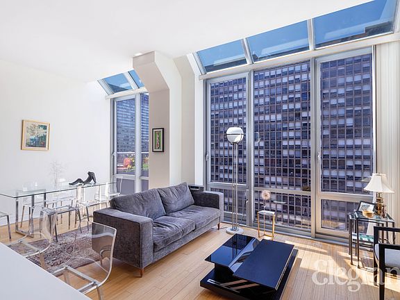 4th image of 303 E 33rd St Ph D