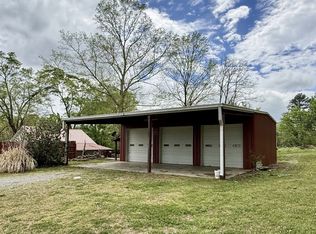 2114 Edgewood Rd, Dickson, TN 37055