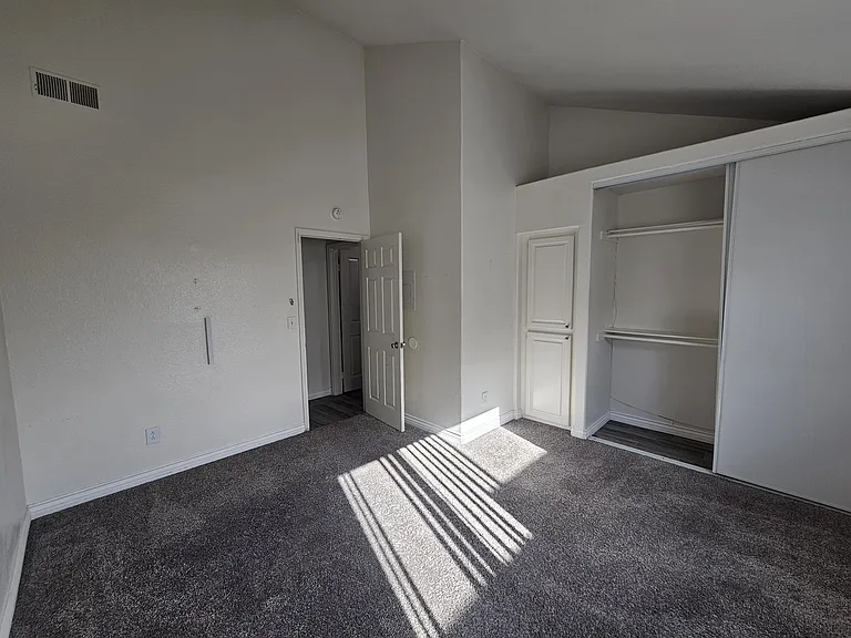 1672 Missouri St — Photo 6