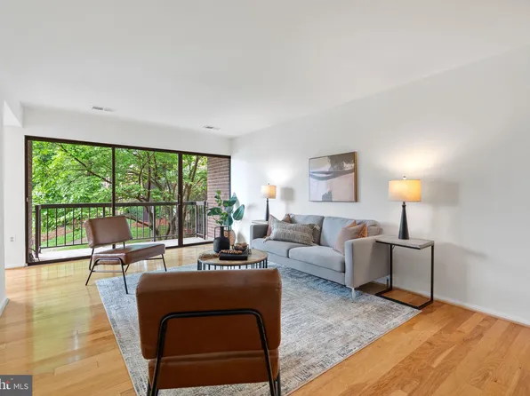 9713 Kings Crown Ct APT 101, Fairfax, VA 22031