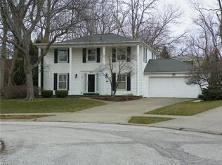 1011 Chatham Pl, Rocky River, OH 44116