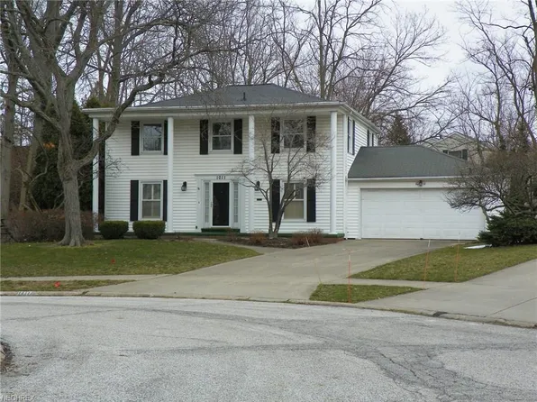 1011 Chatham Pl, Rocky River, OH 44116
