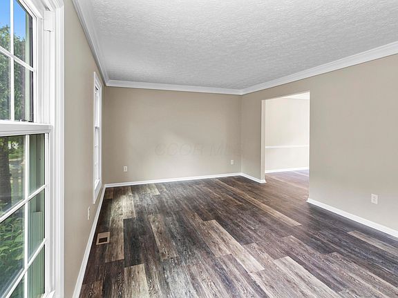 4th image of 994 Autumn Lake Ct