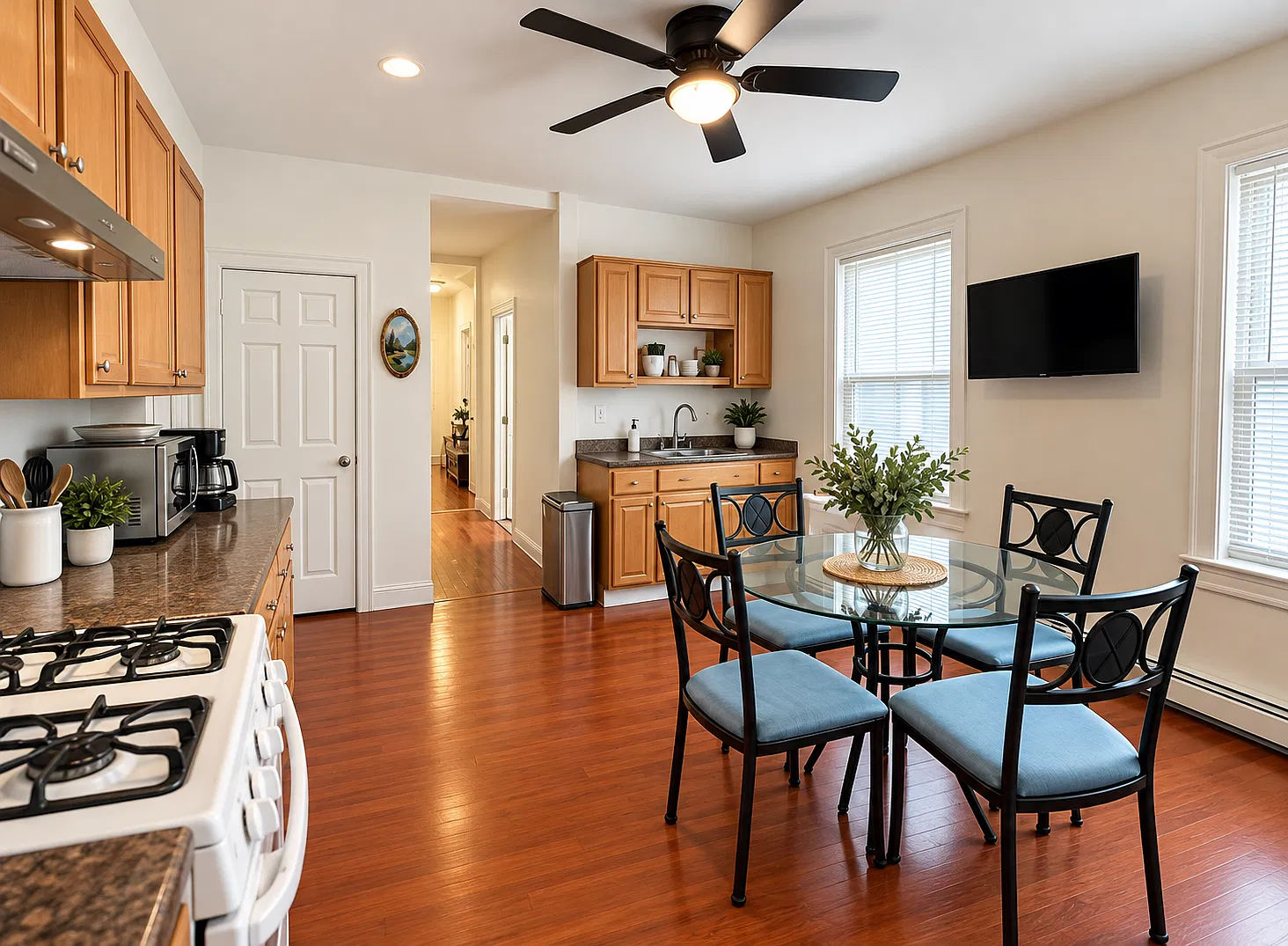 4 bed, 1000 sqft, $3,600 — Photo 1