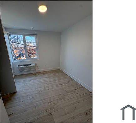 1st image of 589 Saratoga Ave #2B