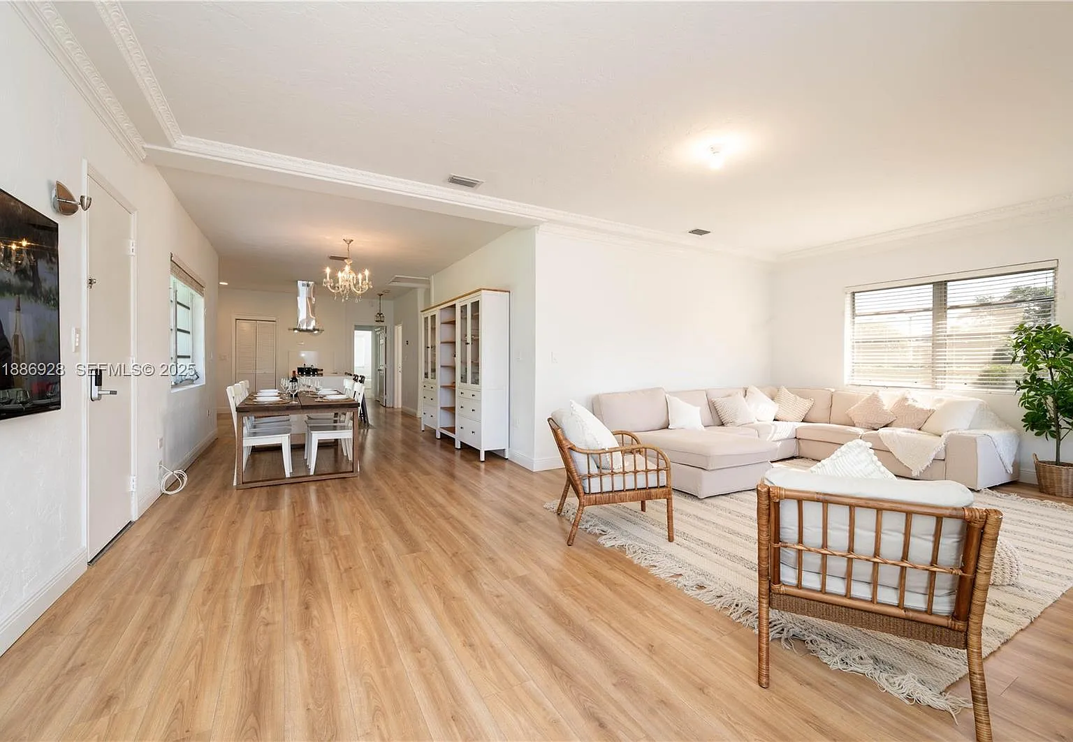 3 bed, 1897 sqft, $10,500 — Photo 3