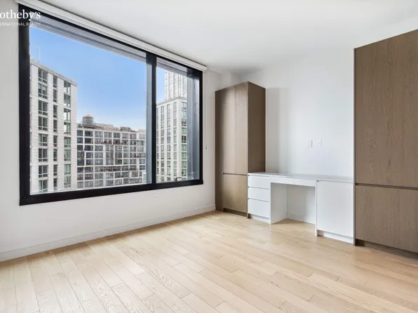 45-30 Pearson Street 6F image 3 of 14