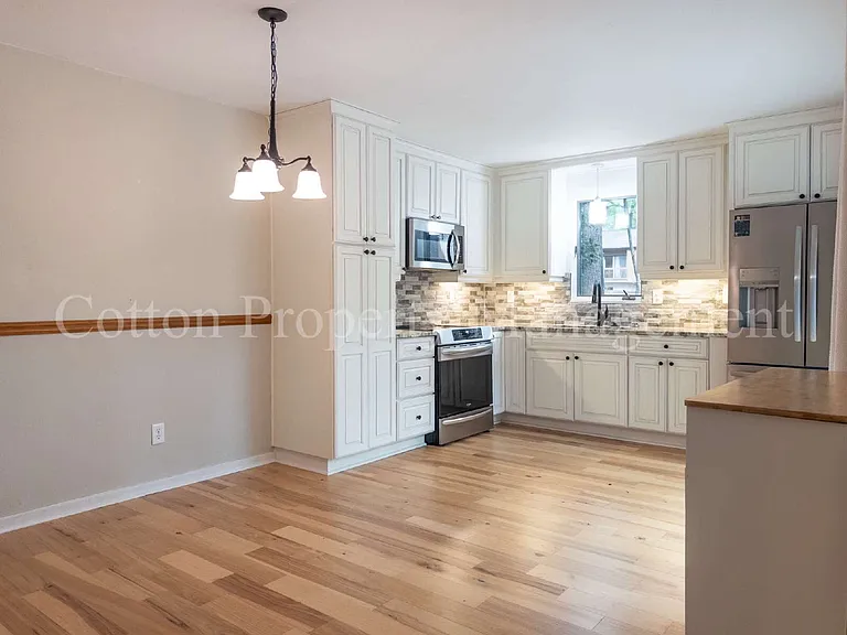 2030 Albert Cir — Photo 8