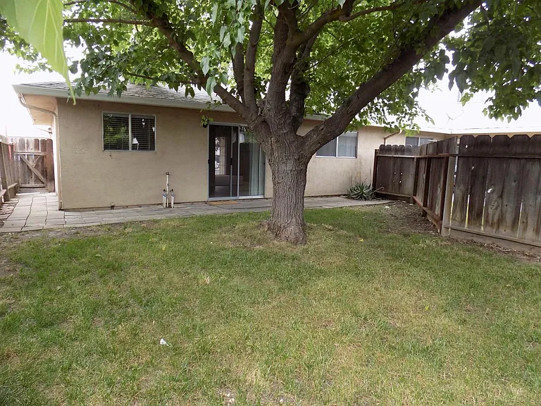498 Hintz Ave — Photo 34