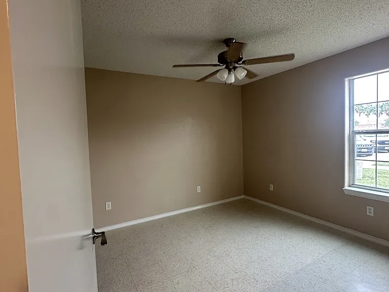 3101 Jordan Ave — Photo 6