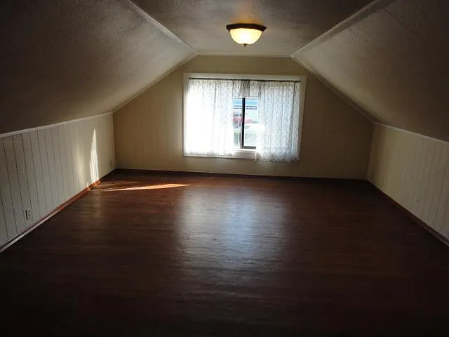221 Factory Ave N — Photo 18