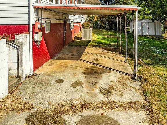 3rd image of 421 W 2nd North St