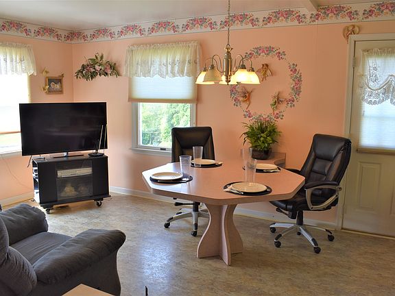 Family / Breakfast Room