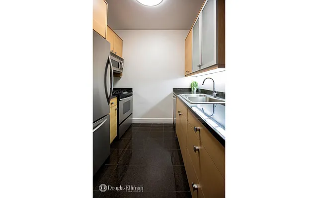 Rented by Douglas Elliman | media 22