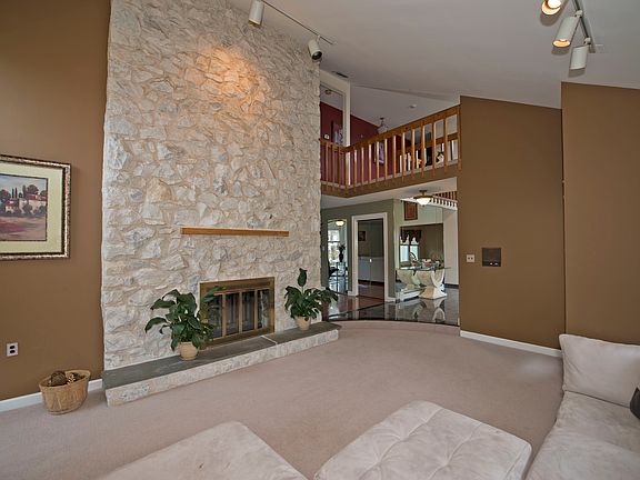 3rd image of 10 Dairy Ln