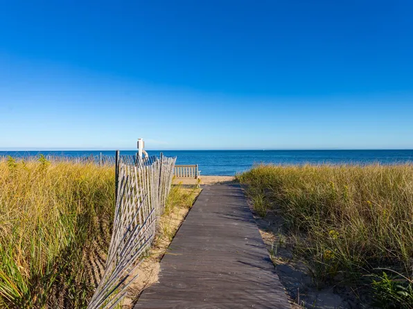 4 Pond Street, Mashpee, MA 02649