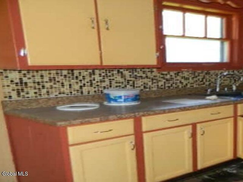 4th image of 148 Stevens Street