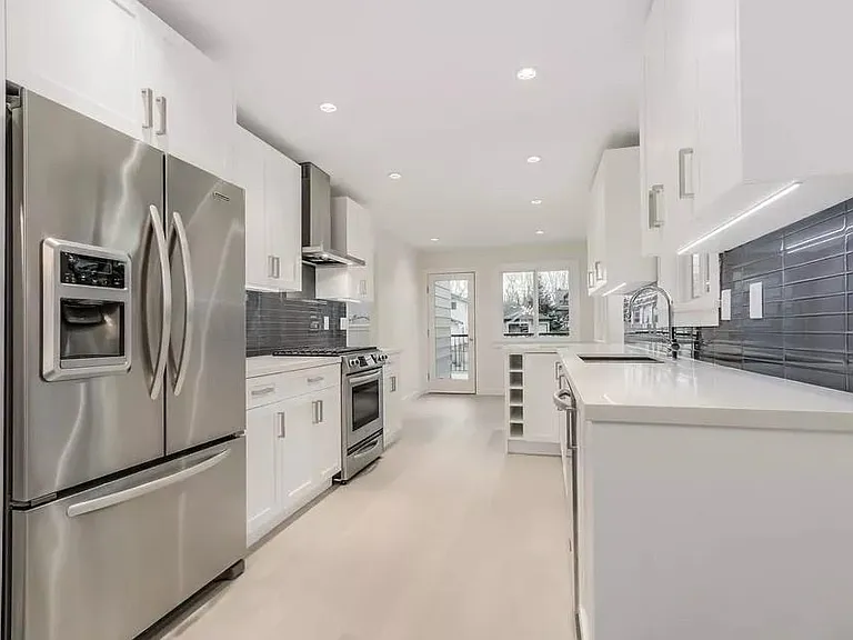 2680 Trinity St #UPPER — Photo 12