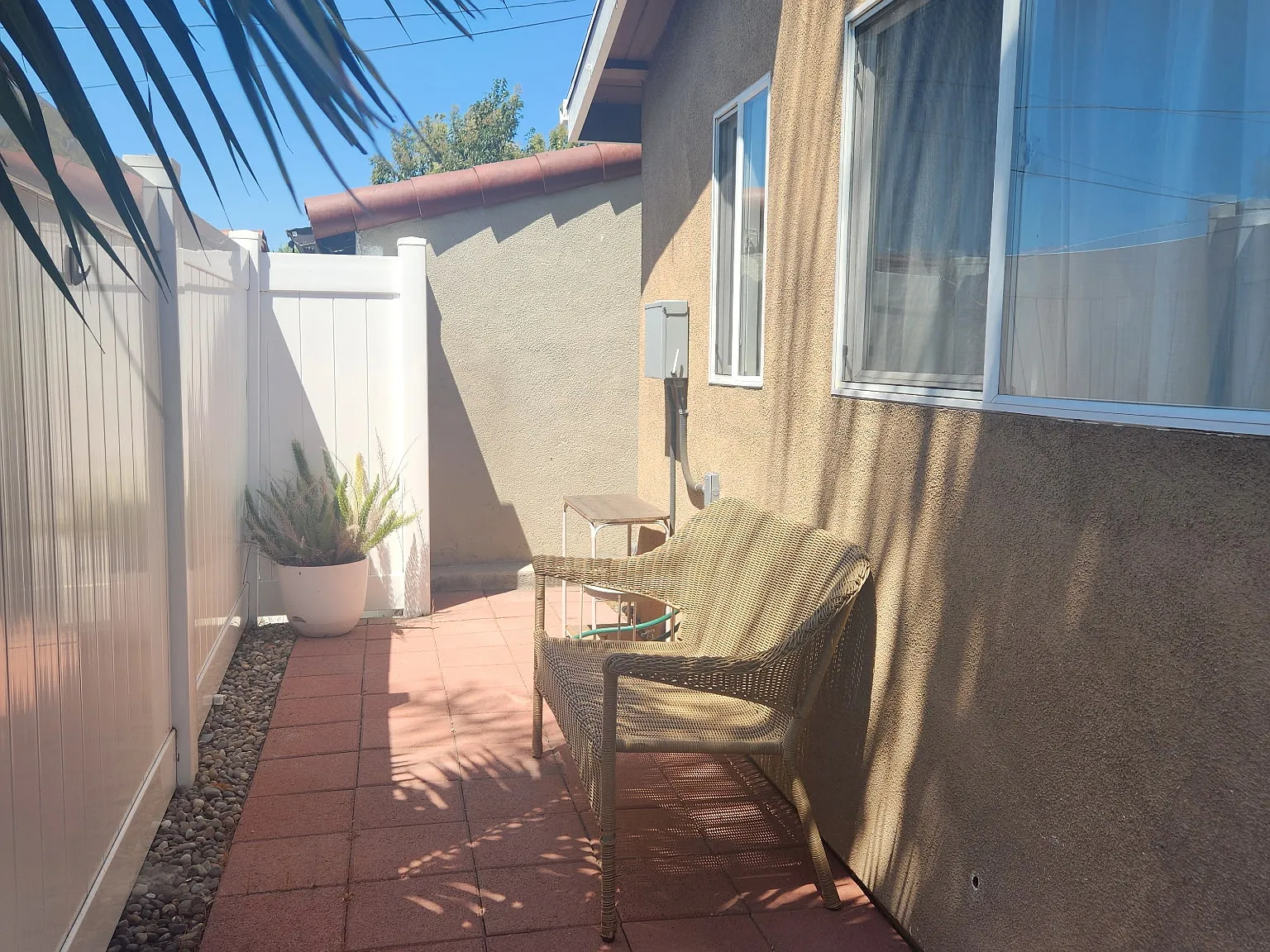 Studio, 440 sqft, $1,995 — Photo 3