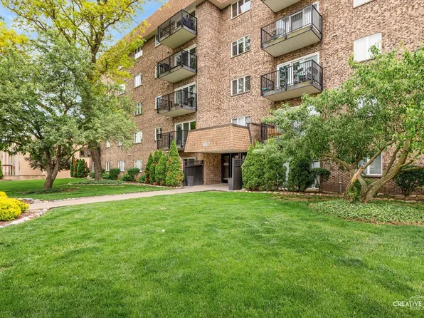 907 Curtiss St APT 101, Downers Grove, IL 60515