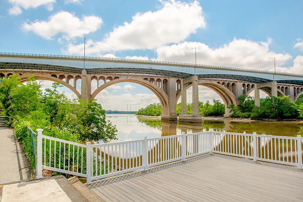 Valley Manor Apartments offers unparalleled riverside living with stunning views and convenient access to local amenities. Embrace the charm of the surrounding area and elevate your lifestyle. Schedule a tour today to see your new home! - Valley Manor Apartments