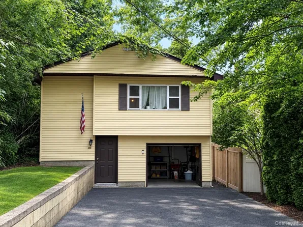 6 Walnut Road, Rocky Point, NY 11778