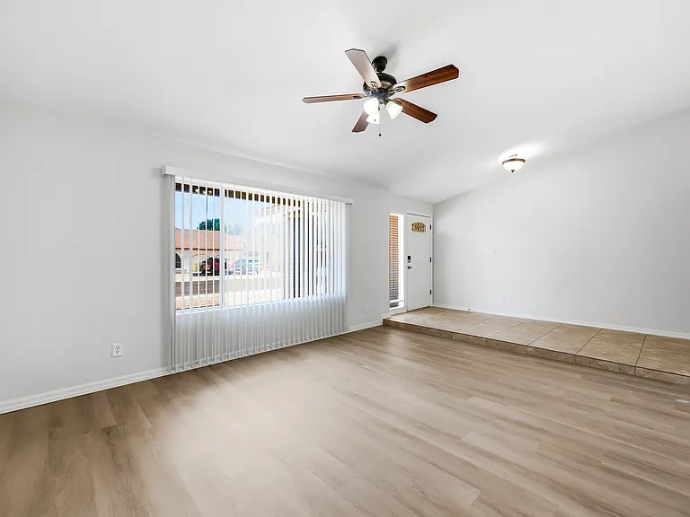 6232 W Sierra St — Photo 7