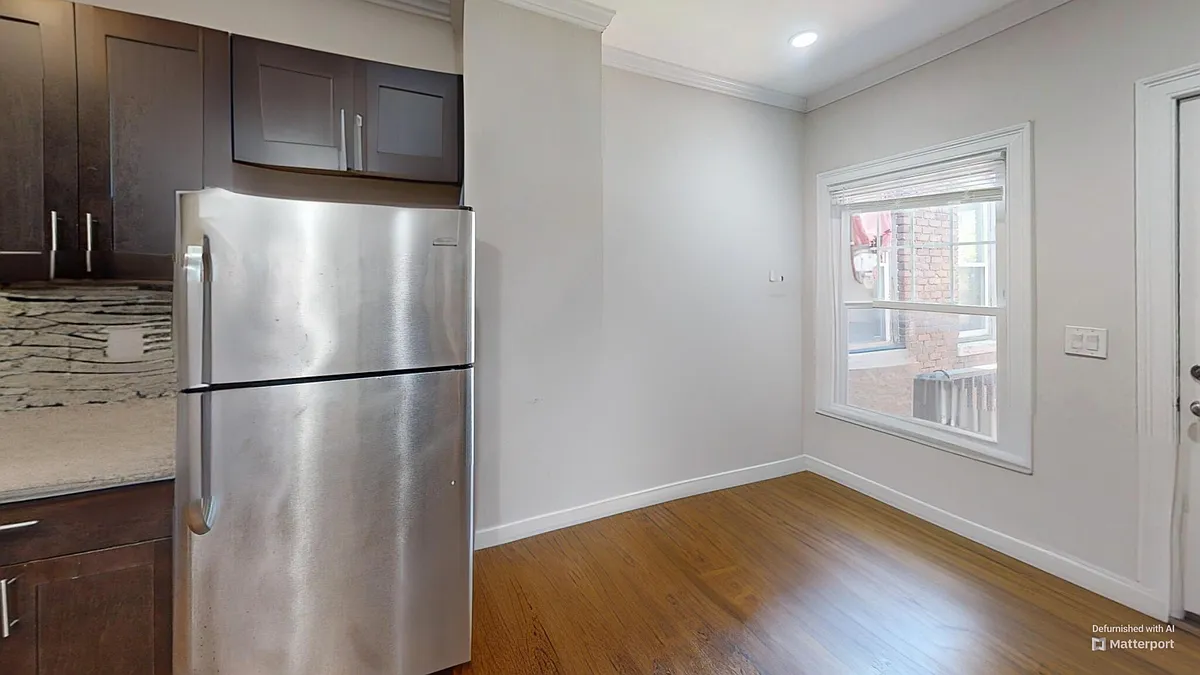 Building Photo - 2975 Washington St #3