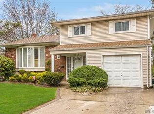 2829 Rosebud Ave, Merrick, NY 11566
