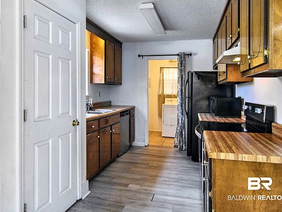 3rd image of 17960 Greenway Dr