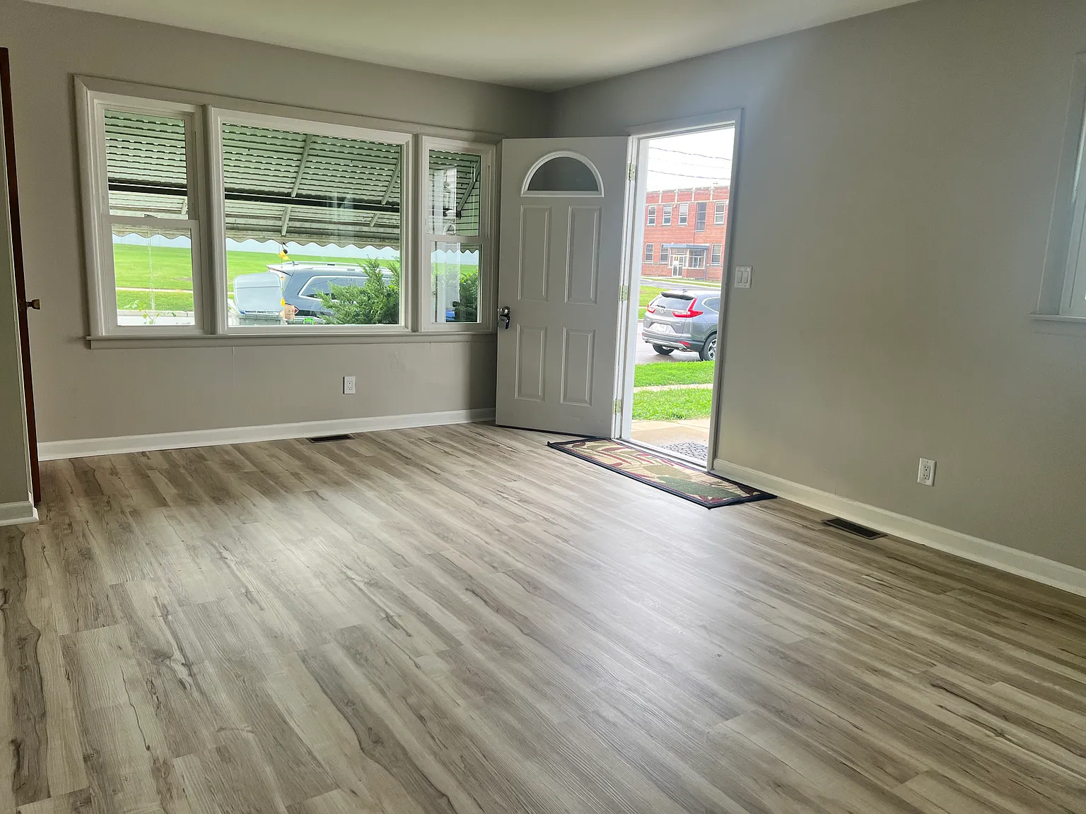 313 N Main St — Photo 1