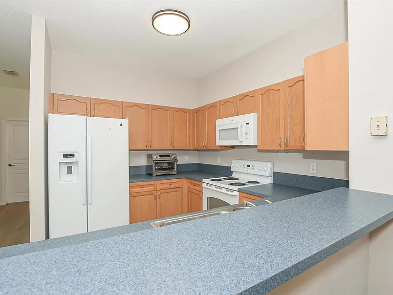649 NE Bent Paddle Ln — Photo 9