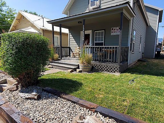 Front w/landscaping.