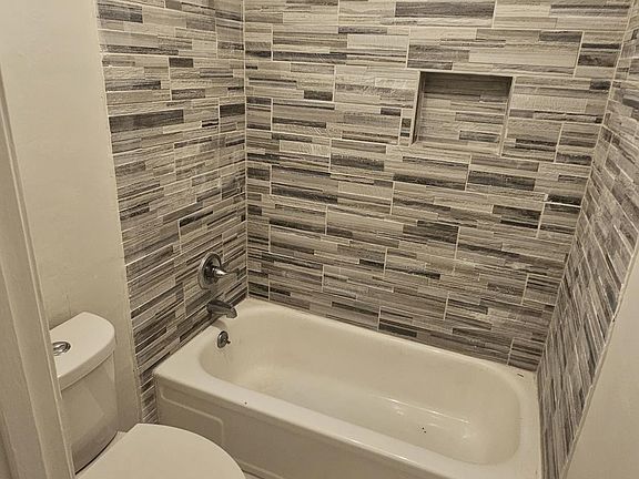 4th image of 4047 Graham Oaks Ct #26