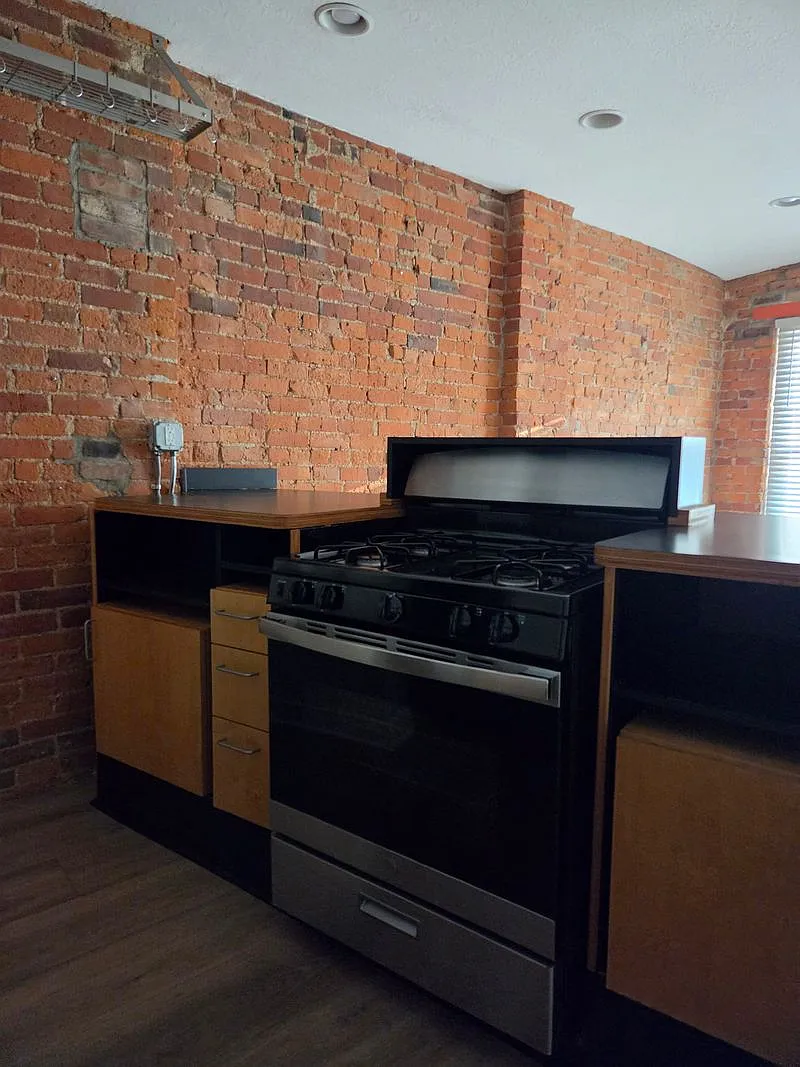 2 bed, 884 sqft, $2,200 — Photo 4