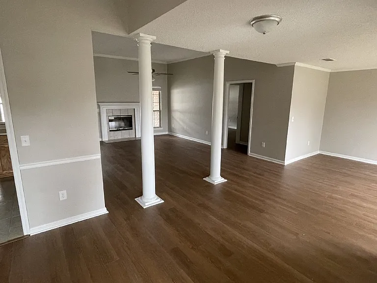 1952 Salisbury Way — Photo 3
